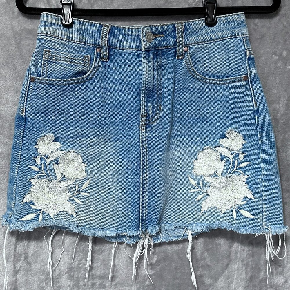 PacSun Denim Mini Skirt Size 24 with Floral Embroidery